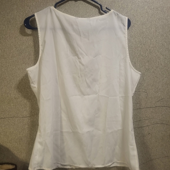 NWT $45 Banana Republic Sleeveless Tank Blouse‎ White Large Closet Staple - Picture 2 of 4
